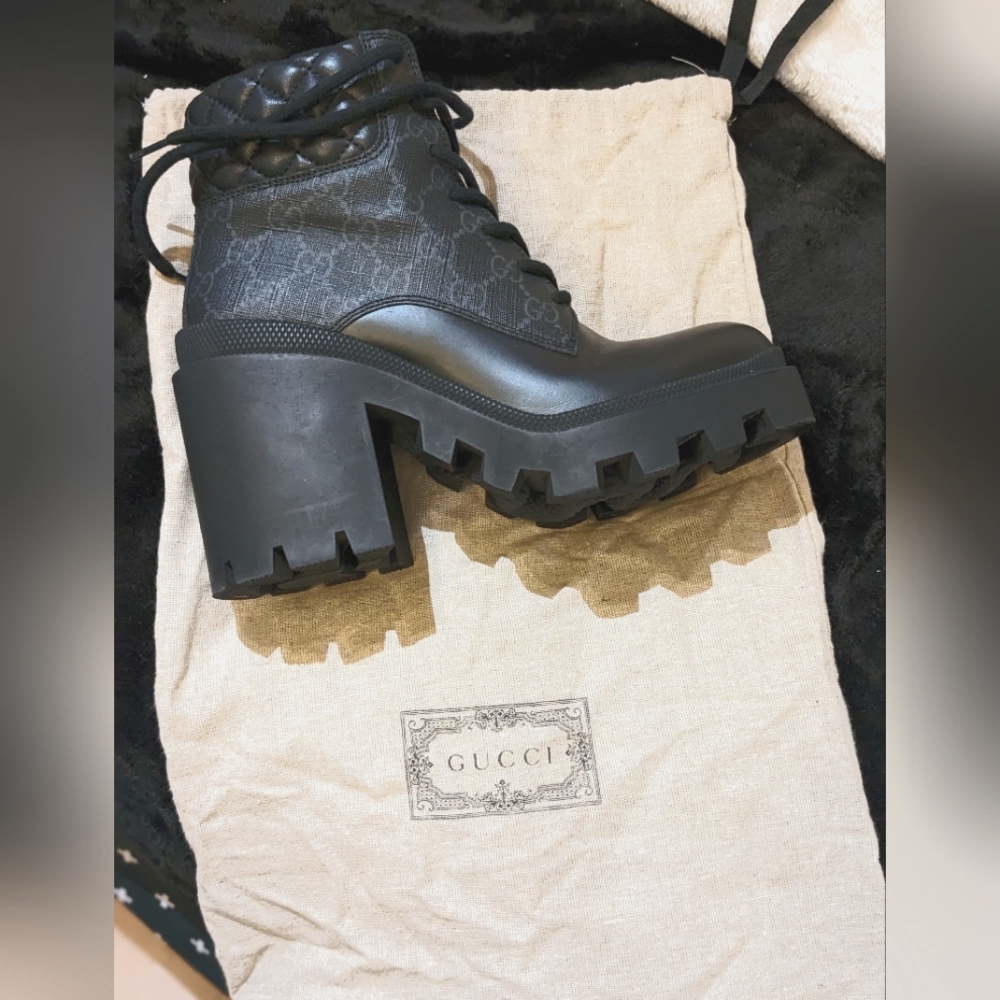 Gucci boots never worn